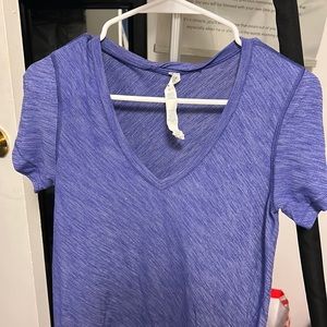 Lululemon women’s basic v-neck